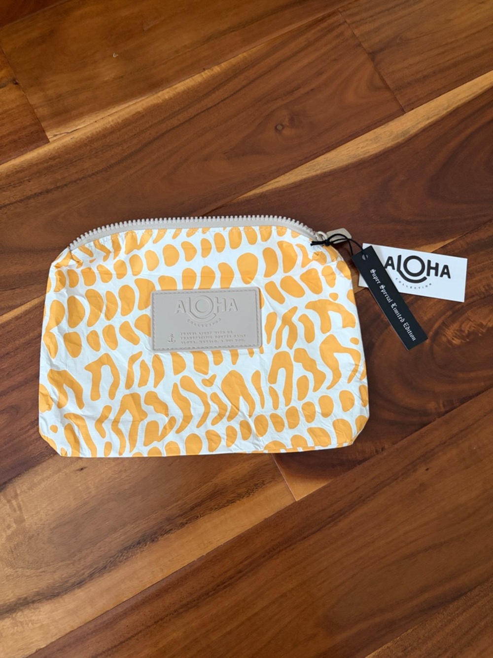 ALOHA COLLECTION Miter Shell Small Pouch NWT LIMITED EDITION